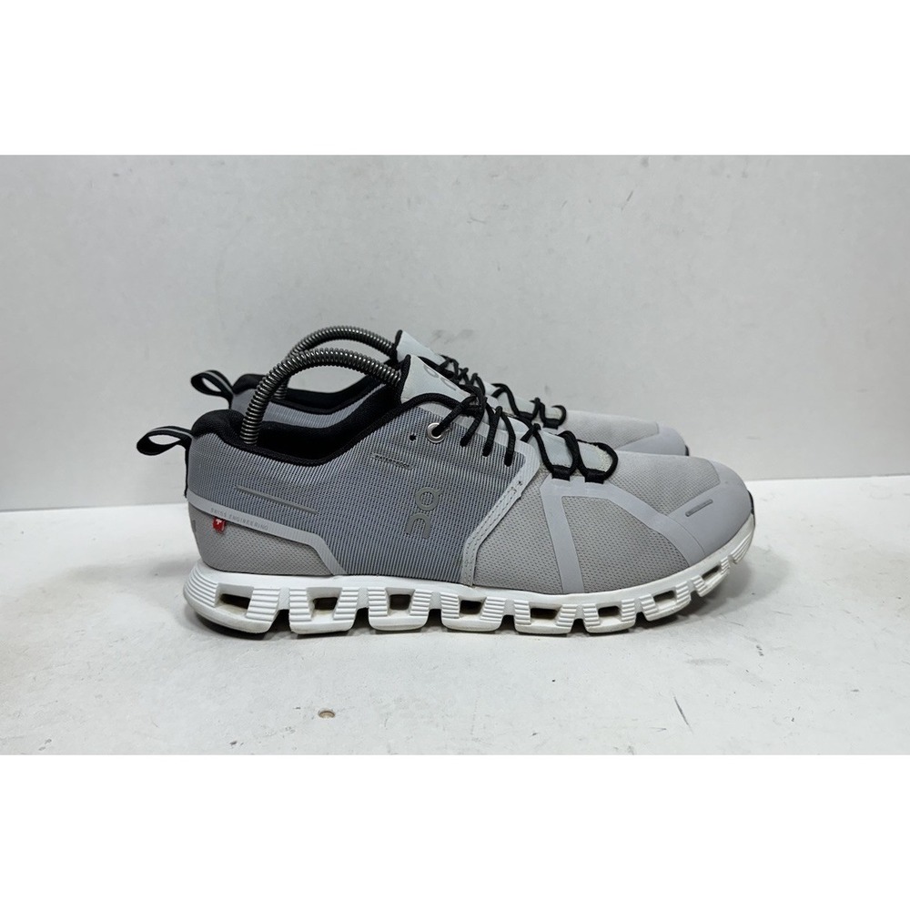 On Cloud 5 Waterproof Glacier White Running Shoes 59.98837 Womens Sz 10 Running